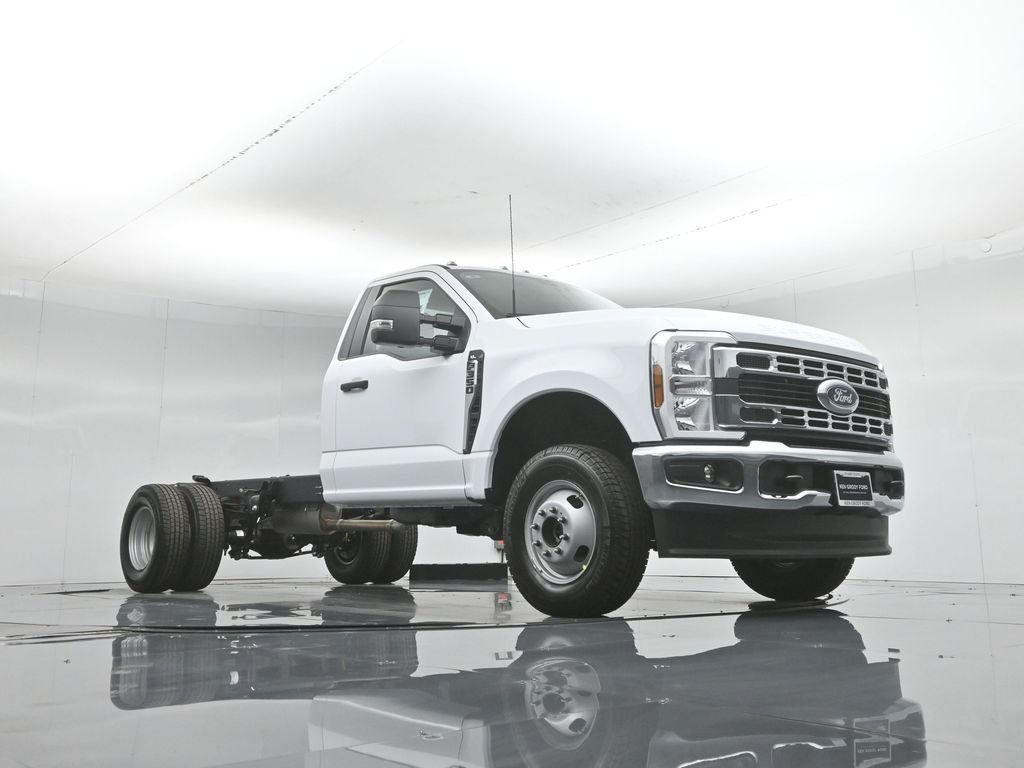 New 2026 Oxford White Ford XL image 40