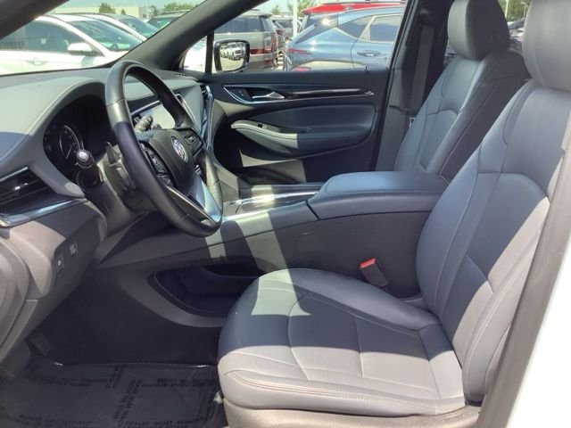 Used 2023 Summit White Buick Essence image 9