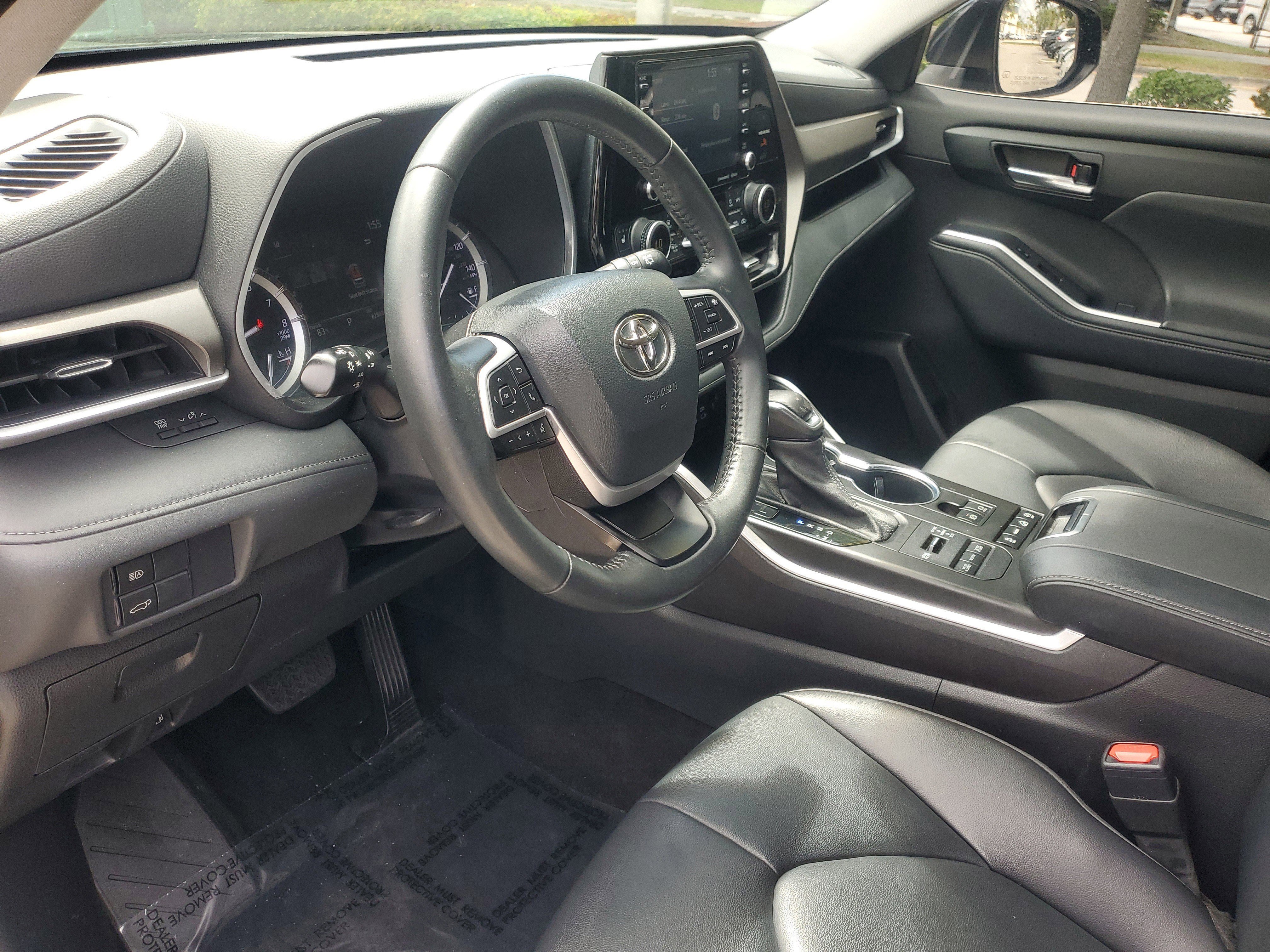 Used 2022 Midnight Black Metallic Toyota XLE image 18