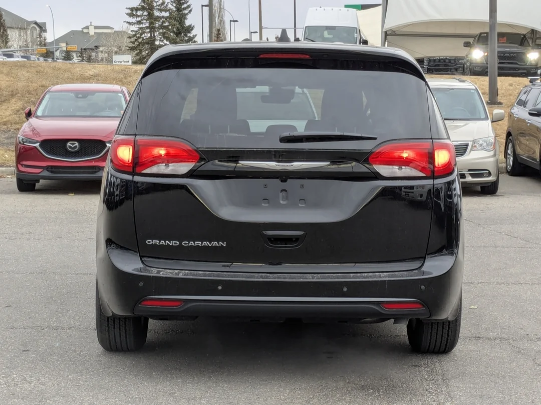 New 2026 Black Chrysler SXT - - FWD - Power Liftgate - Power Sliding Doors - Leather & More! image 7