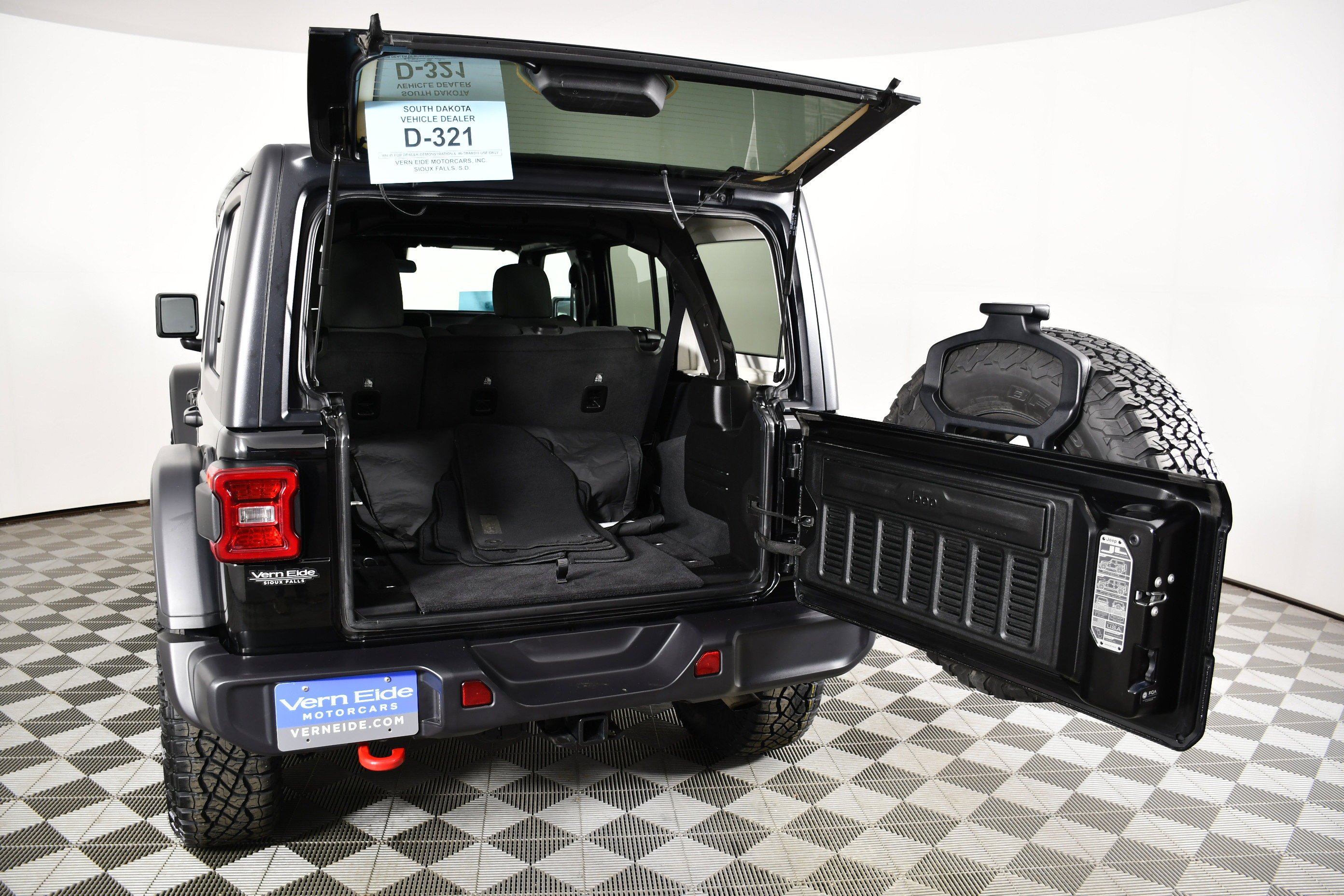 Used 2025 Black Clearcoat Jeep Rubicon image 40