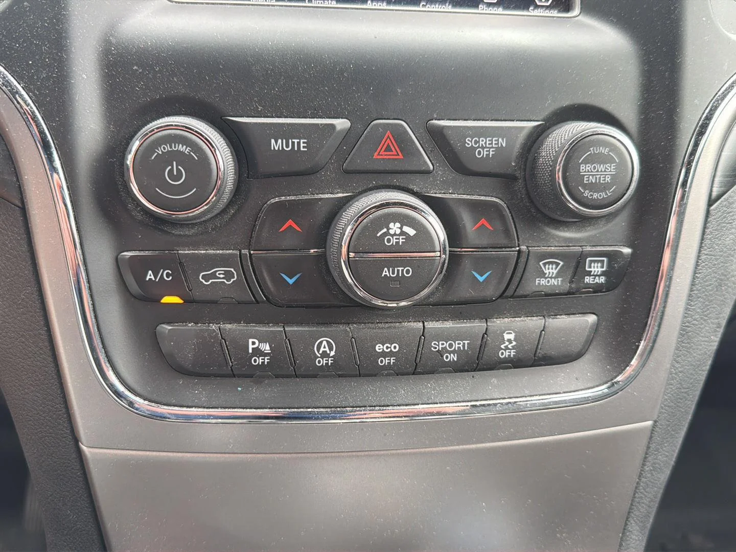Used 2021 Granite Crystal Metallic Clearcoat Jeep Laredo E image 14
