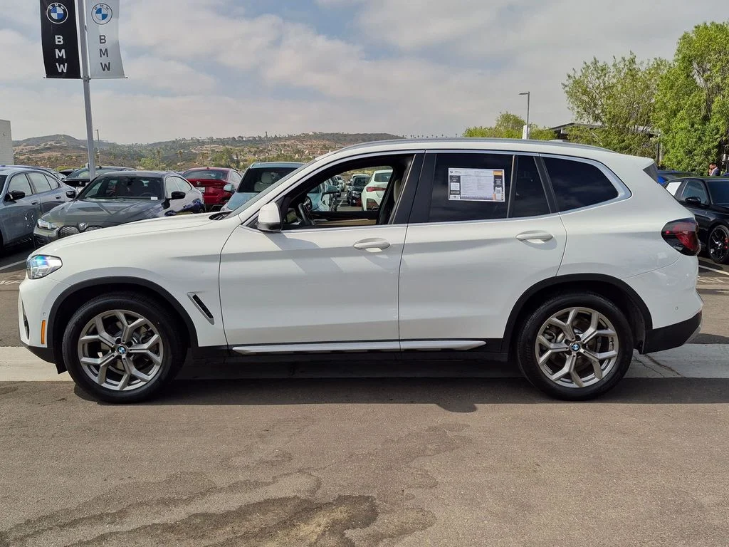 Used 2024 White BMW sDrive30i image 5