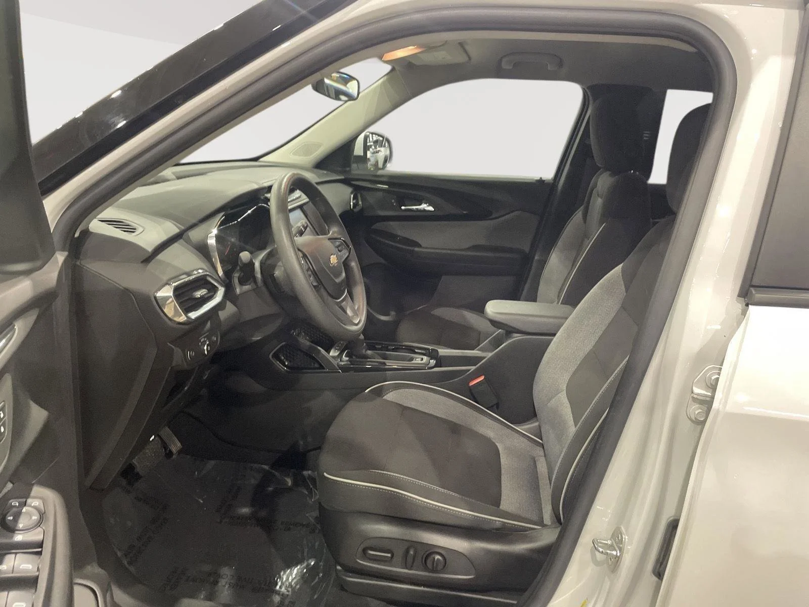 Used 2022 Summit White Chevrolet LT image 29