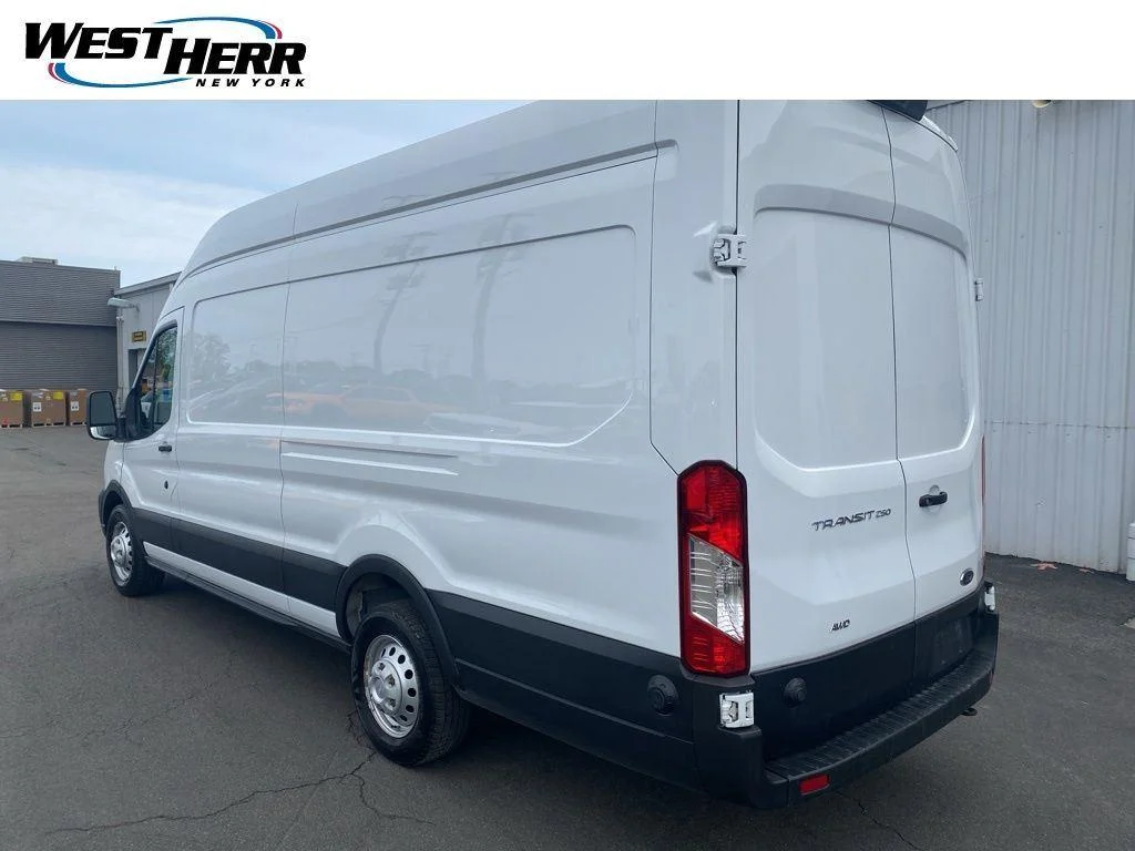 Used 2025 Oxford White Ford Base image 5