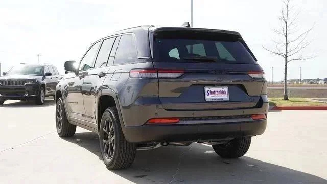 New 2026 Baltic Gray Metallic Clear-Coat Exterior Paint Jeep Laredo image 7