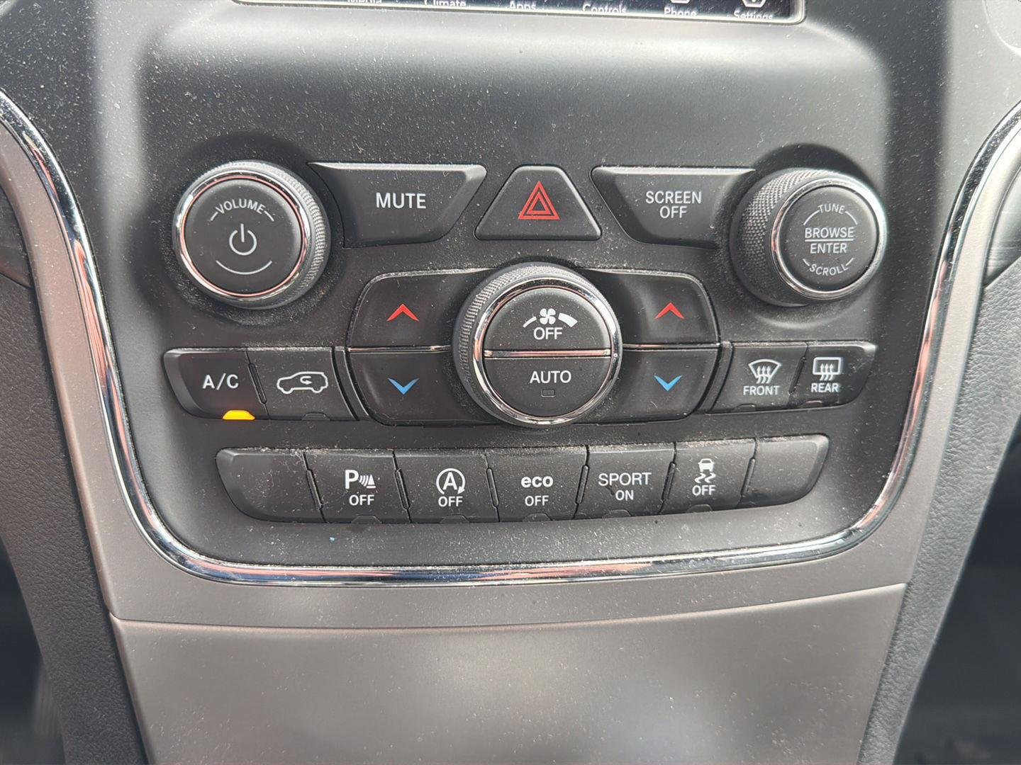 Used 2021 Granite Crystal Metallic Clearcoat Jeep Laredo E image 14