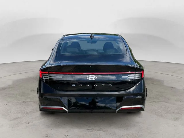 Used 2024 Onyx Black Hyundai SEL image 4