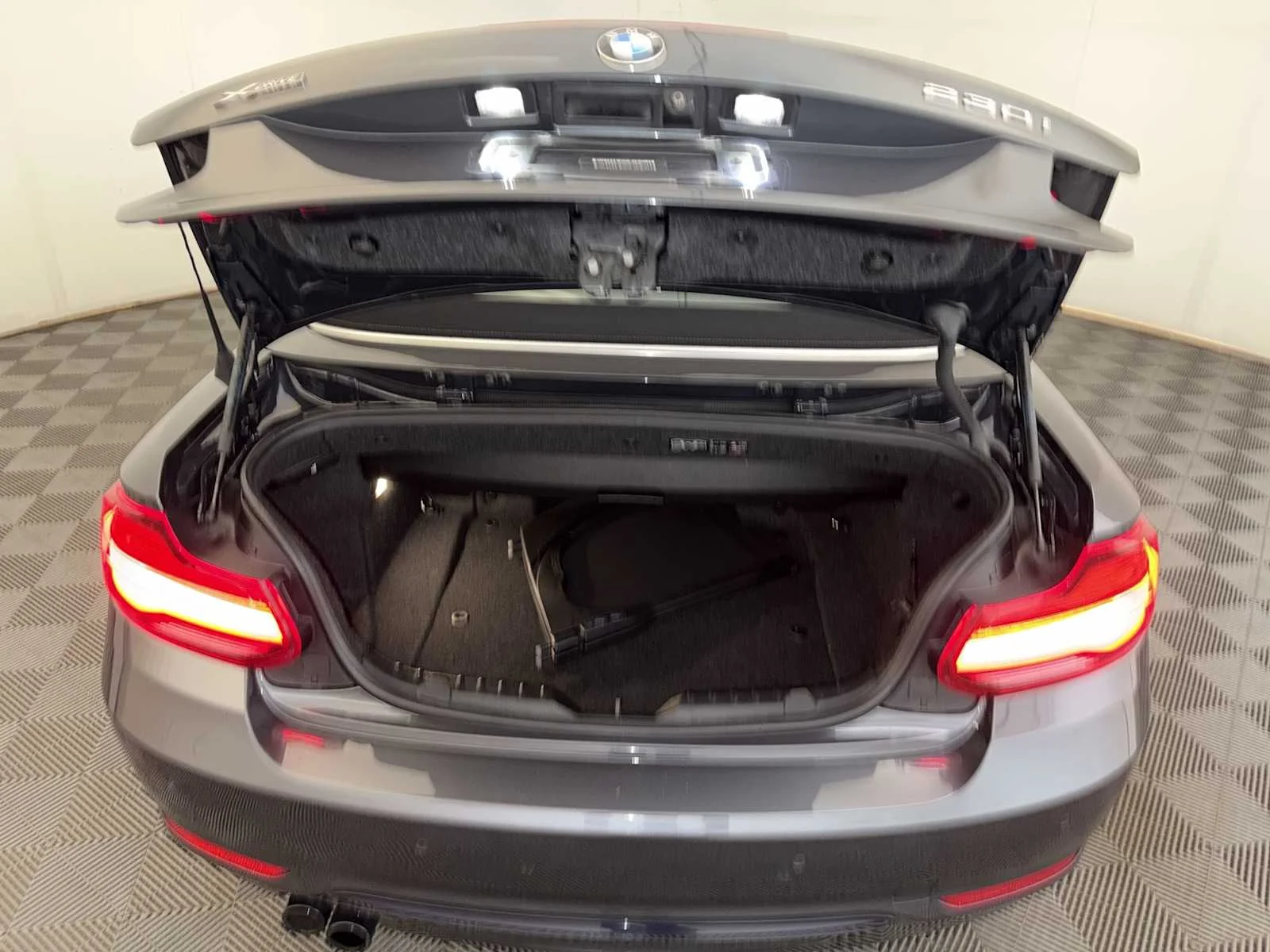 Used 2020 Mineral Grey Metallic BMW 230i xDrive image 21