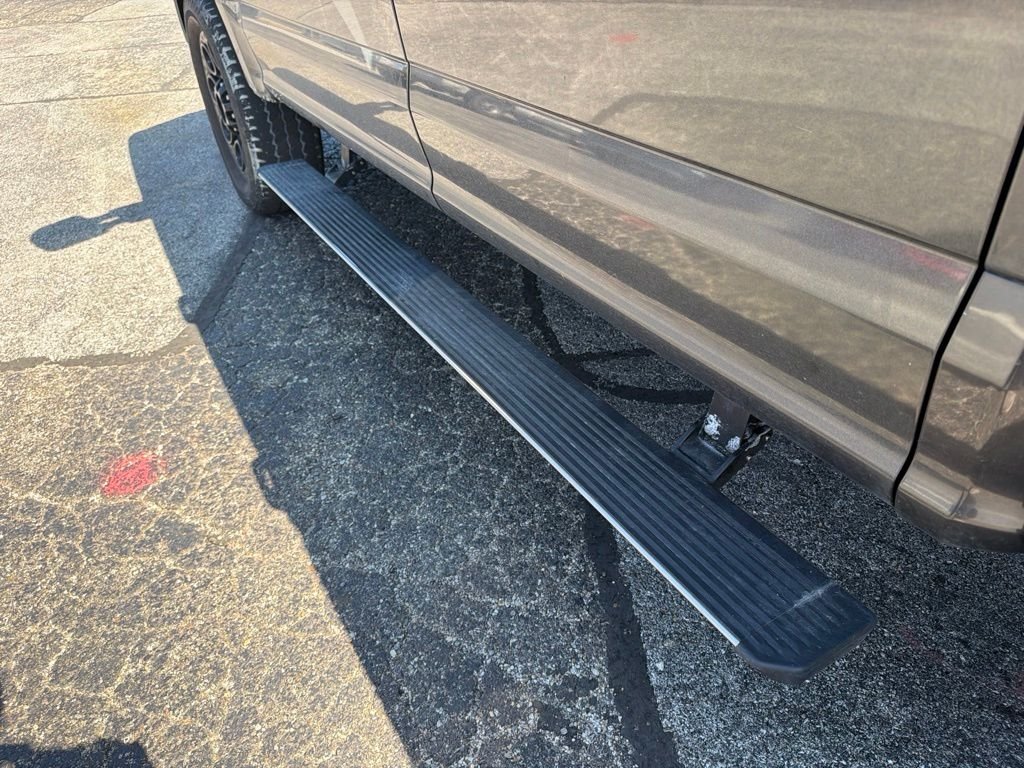 Used 2020 Magnetic Ford Platinum image 15
