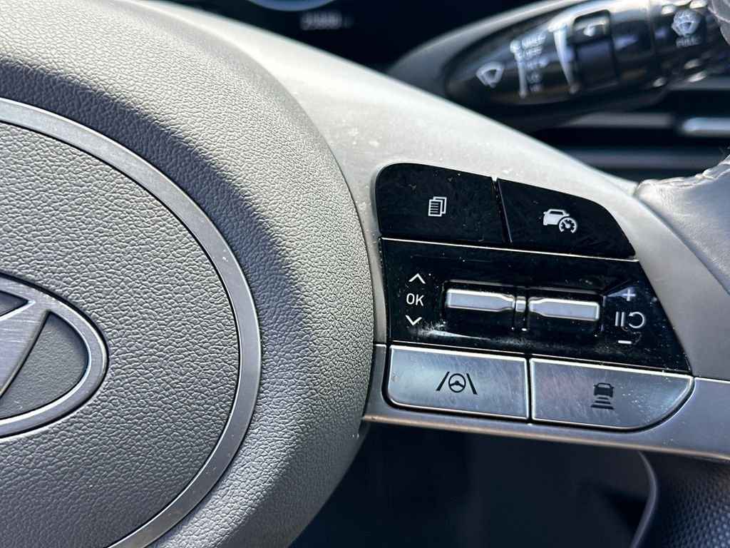 Used 2025 Blue Hyundai SEL Convenience image 25