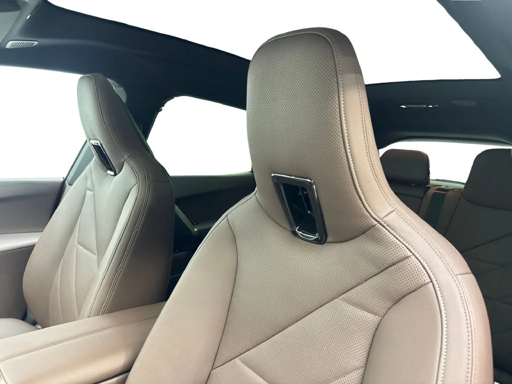 Used 2023 White BMW M60 image 30