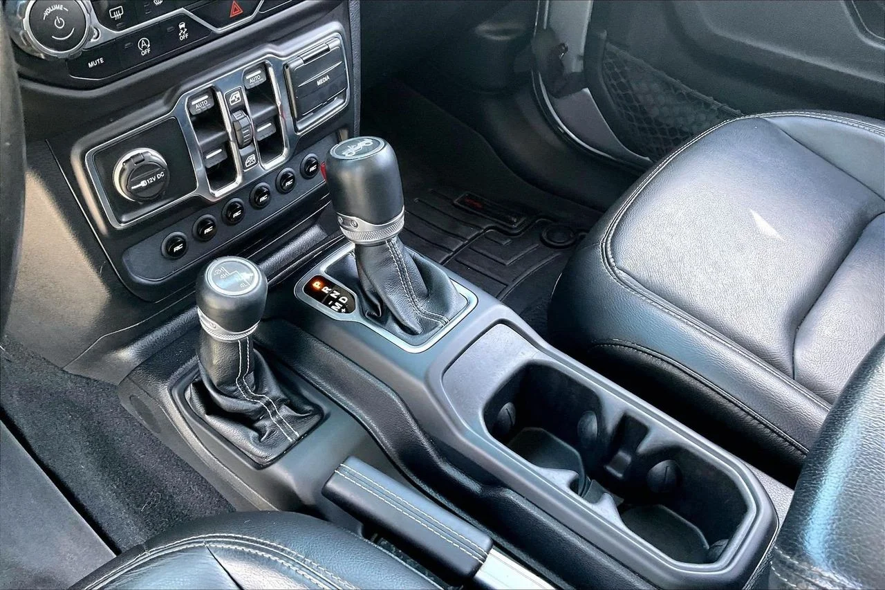 Certified Used 2018 Silver Jeep Sahara image 31