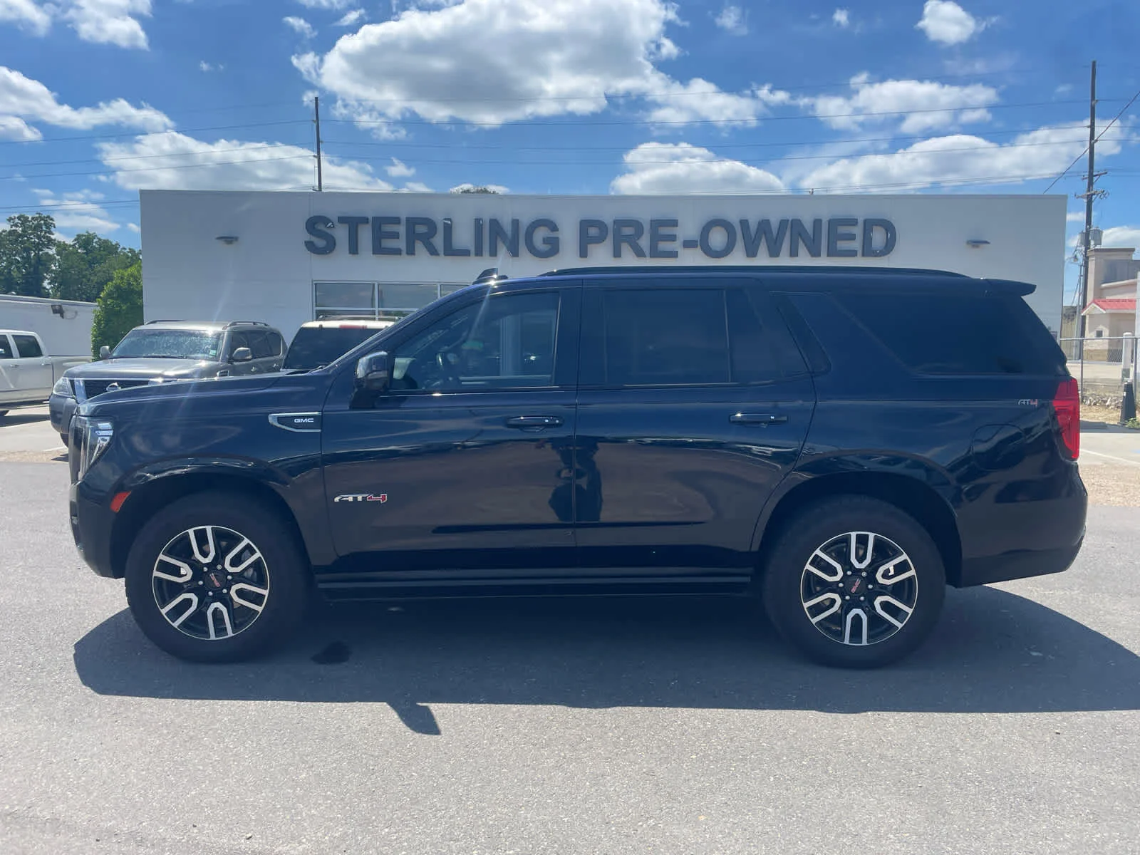 2023 GMC Yukon AT4 - Photo 2