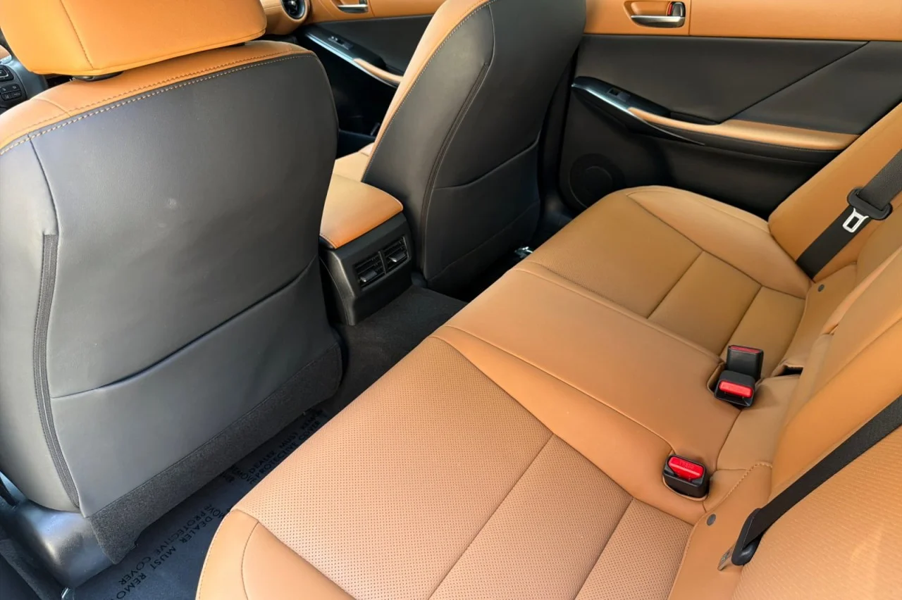 Used 2024  Lexus IS 300 image 11