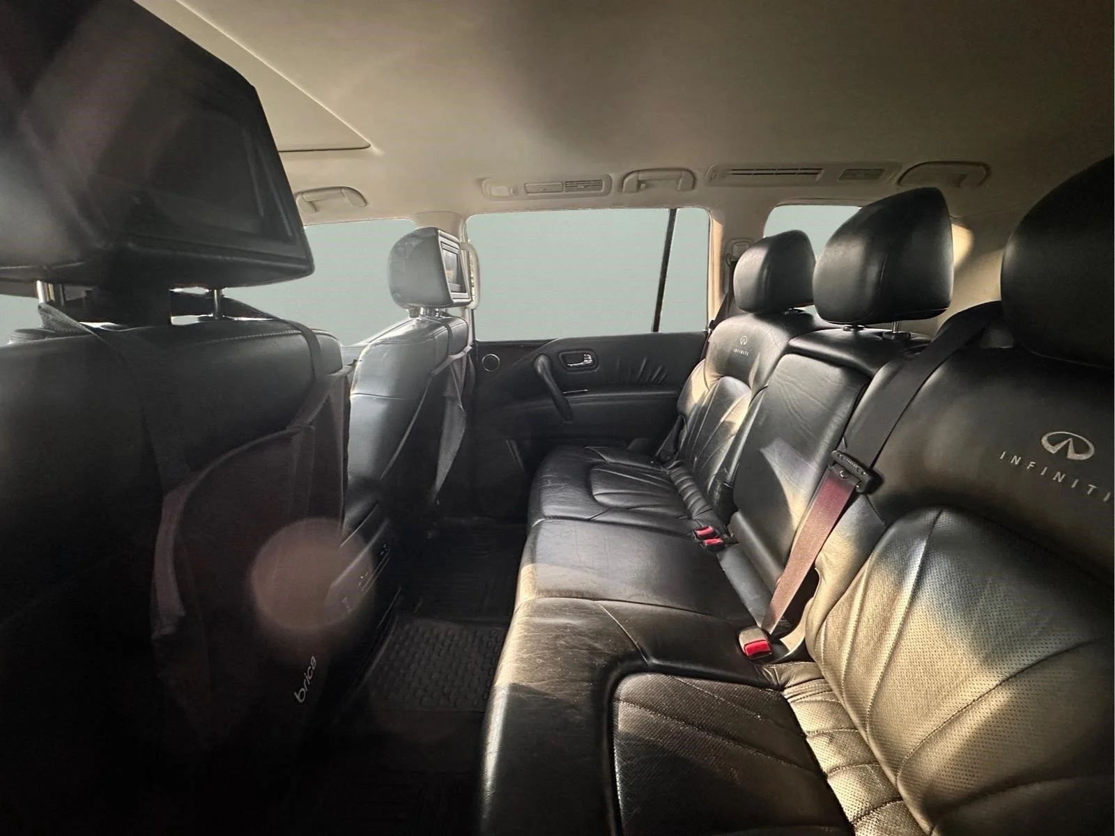 Used 2011 Liquid Platinum INFINITI 8-passenger image 26