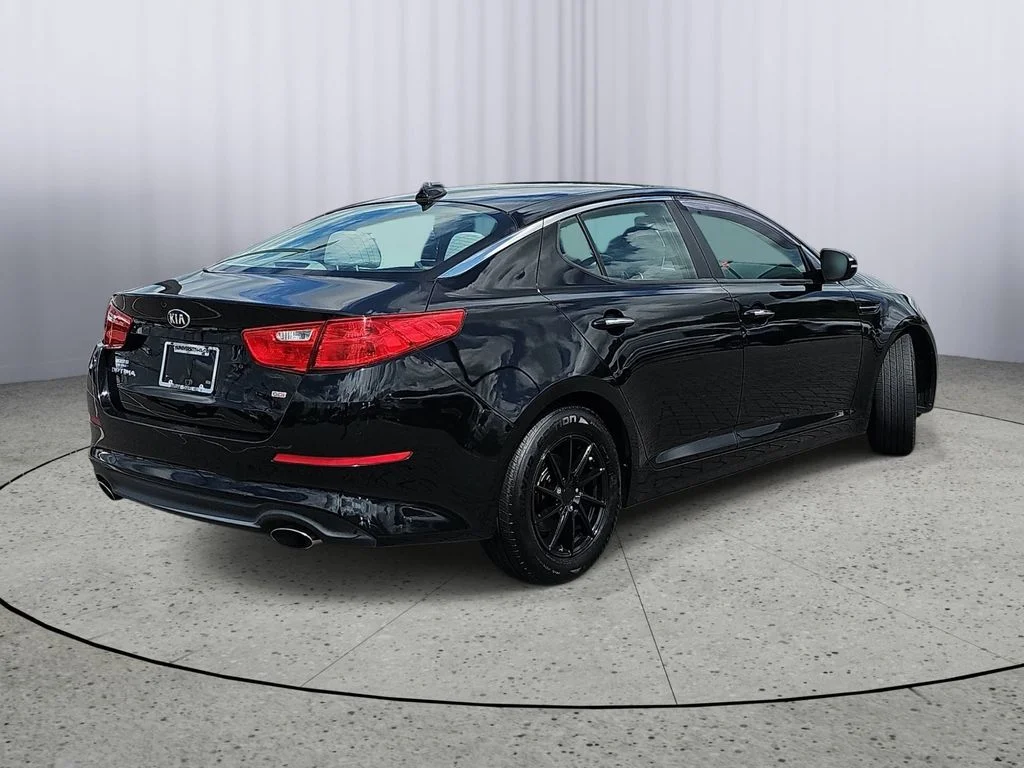 Used 2015 Black Kia LX image 3