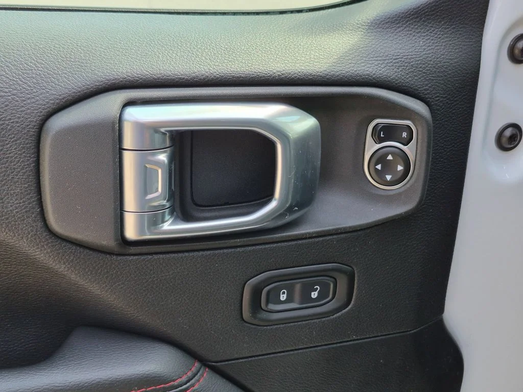 Used 2021 White Jeep Rubicon image 11