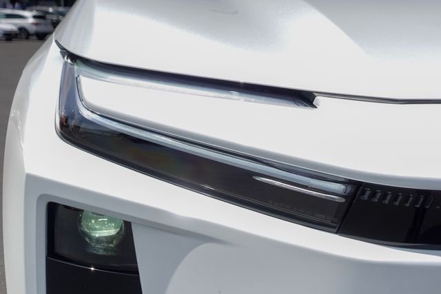 New 2026 Wind Chill Pearl <sup>1</sup> Toyota  SE image 3