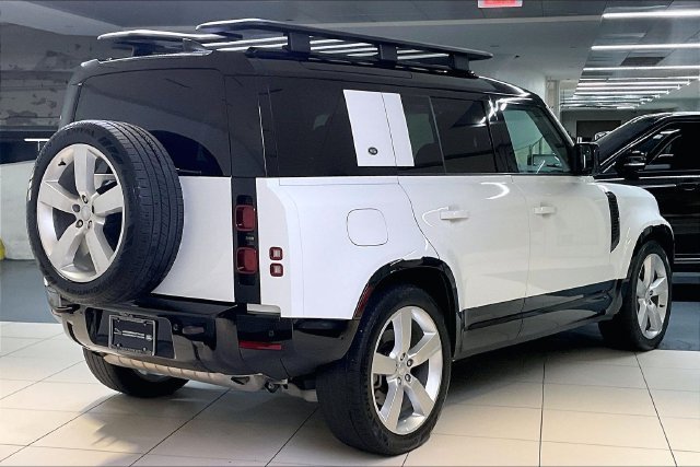 Used 2024 Fuji White Land Rover X-Dynamic SE image 10