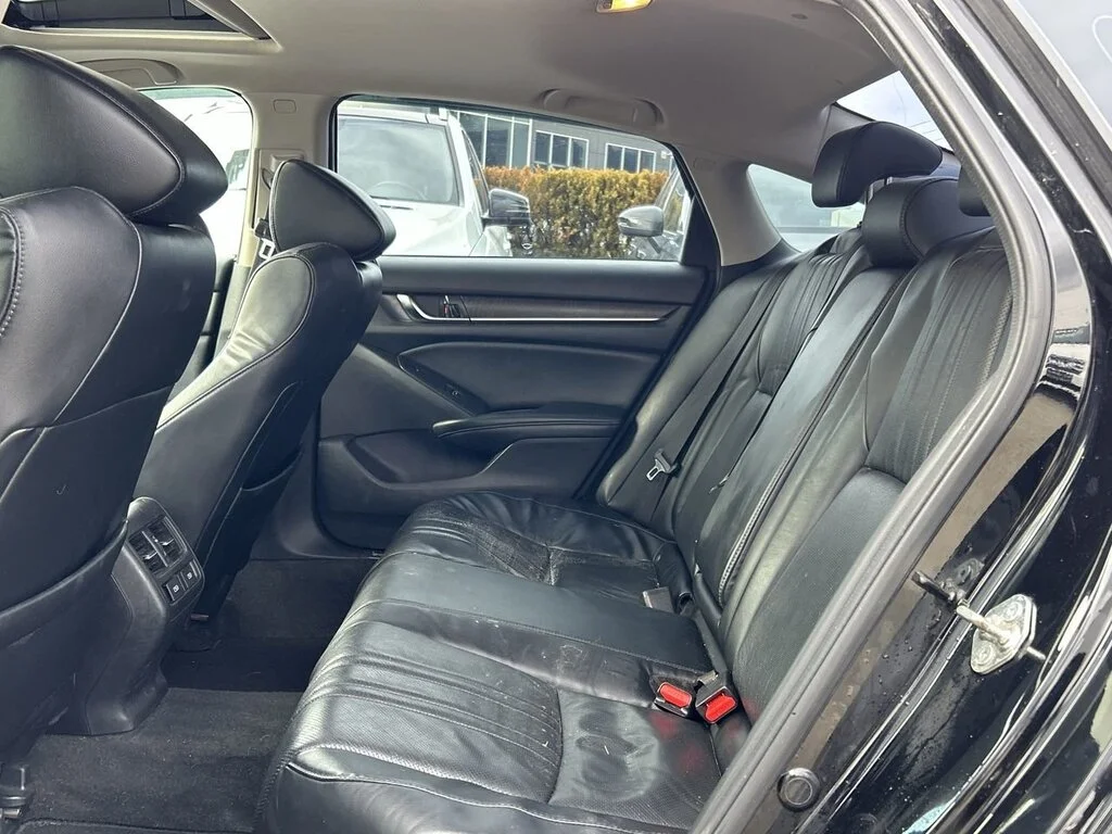Used 2018  Honda Sedan 1.5T Touring CVT One Owner   No Reported Acc image 30