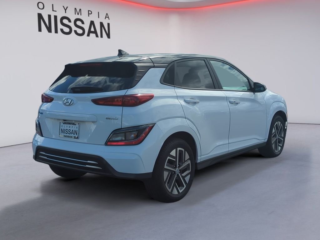 Used 2023 White Hyundai SE image 6