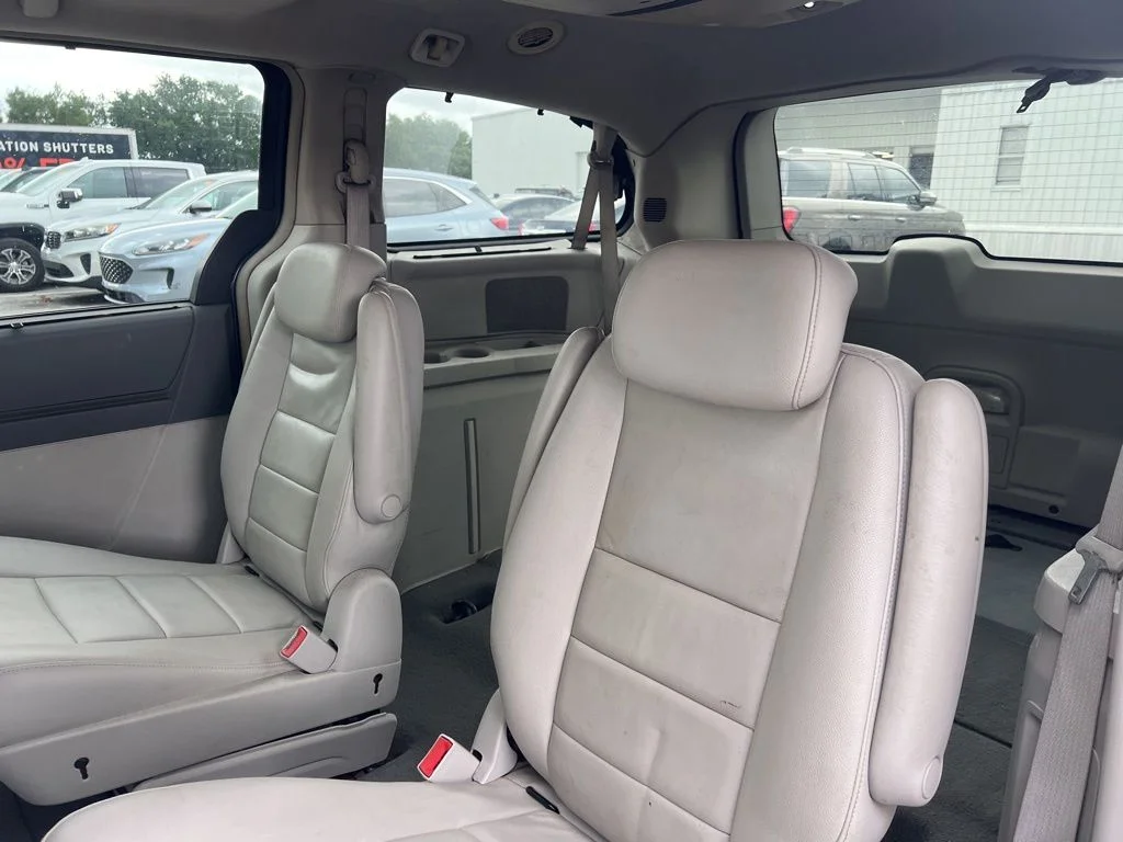 Used 2008 Modern Blue Pearlcoat Dodge SXT image 11