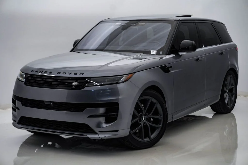 Used 2023 Eiger Gray Metallic Land Rover SE Dynamic image 3