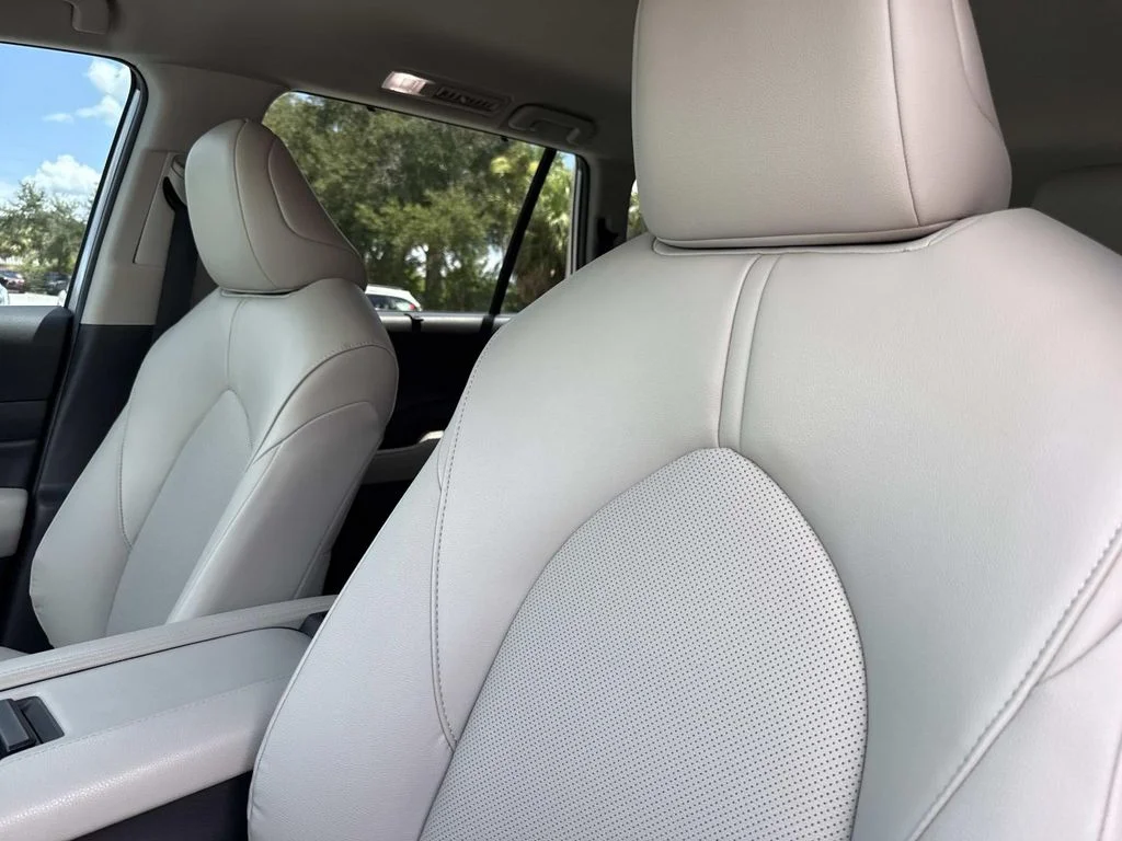 Used 2025 Silver Toyota XLE image 24