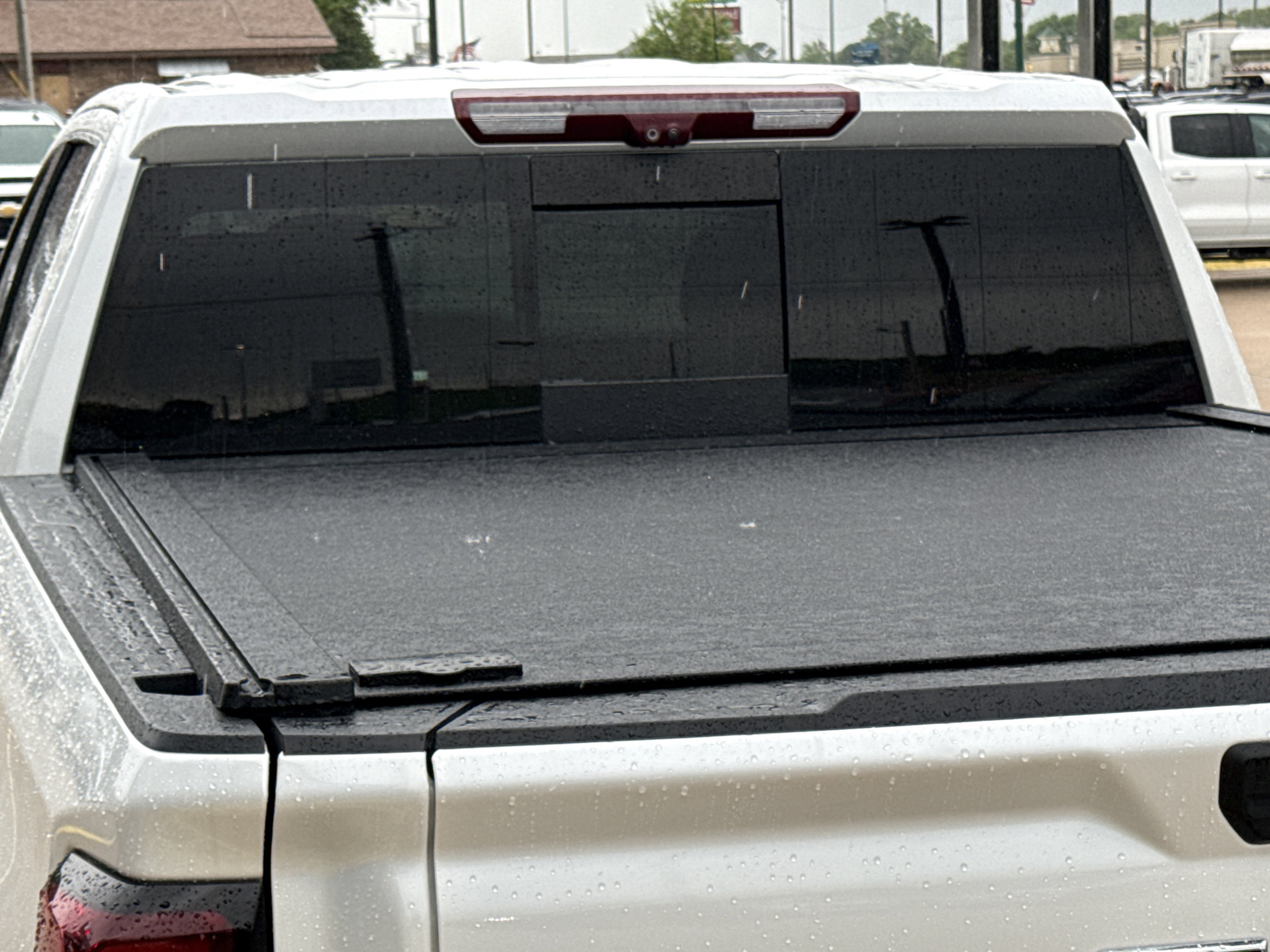 Used 2023 White Frost Tricoat GMC Denali Ultimate image 9
