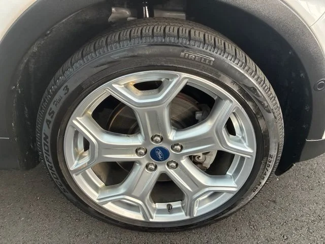 Used 2019 White Platinum Tri-Coat Metallic Ford Titanium image 10