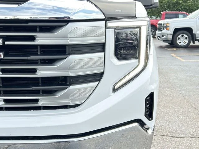 Used 2022 Summit White GMC SLE image 3