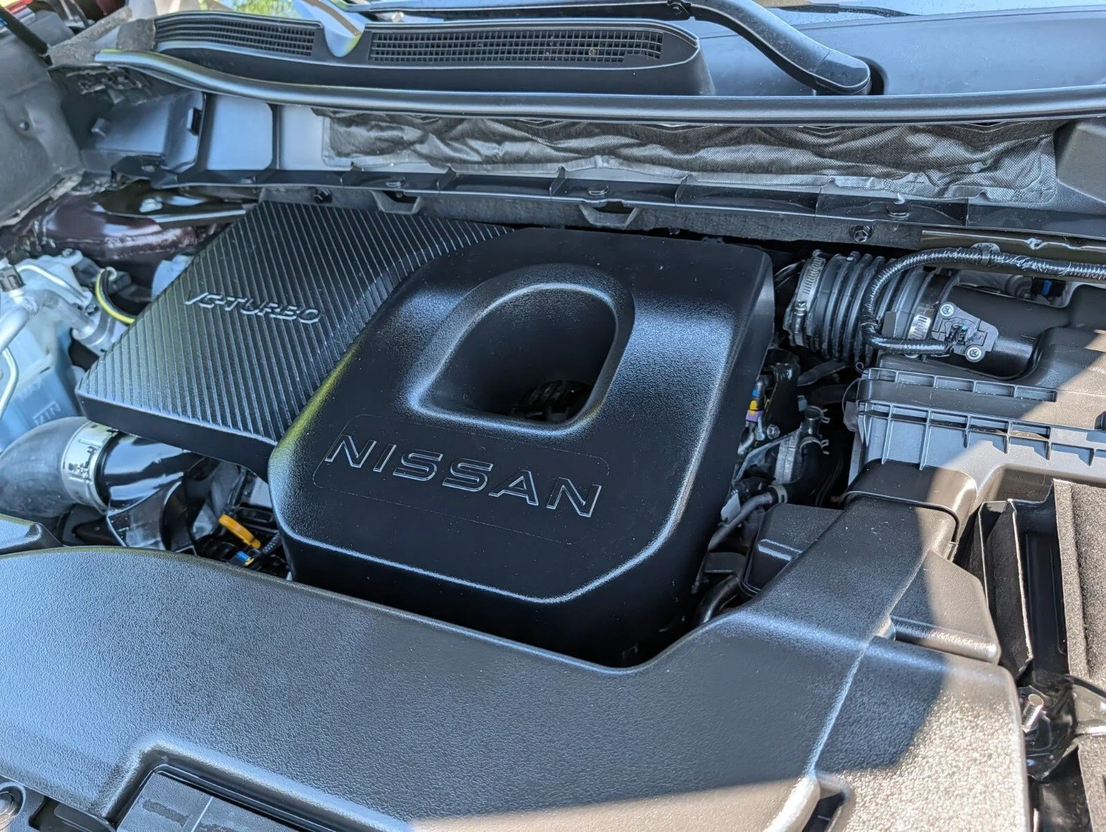 Used 2025 Red Nissan SV image 31