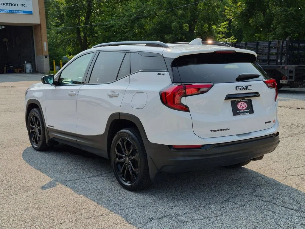 Used 2021 White GMC SLE image 7