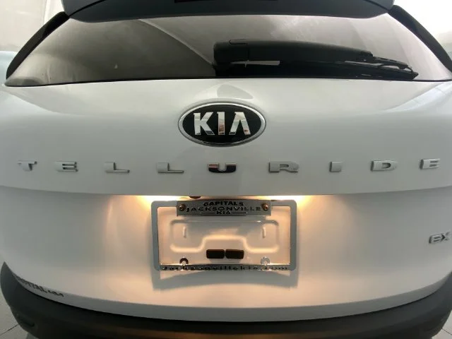 Used 2021 White Kia EX image 28
