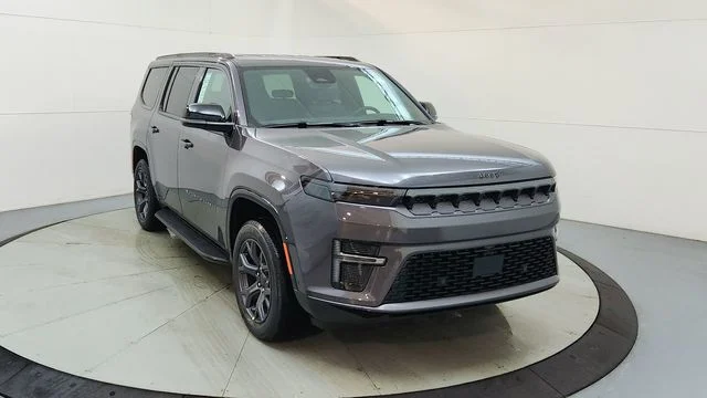 New 2026 Baltic-Gray Metallic Clear-Coat Exterior Paint Jeep Limited Altitude image 14