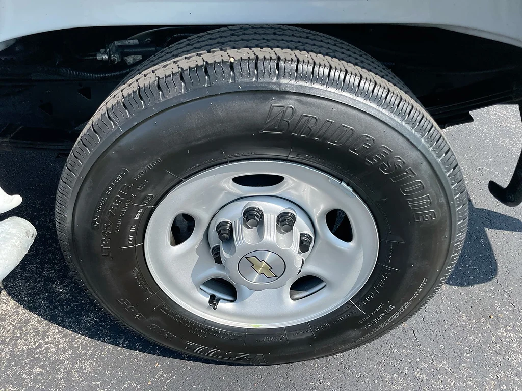 Used 2025 Summit White Chevrolet 2500 image 29