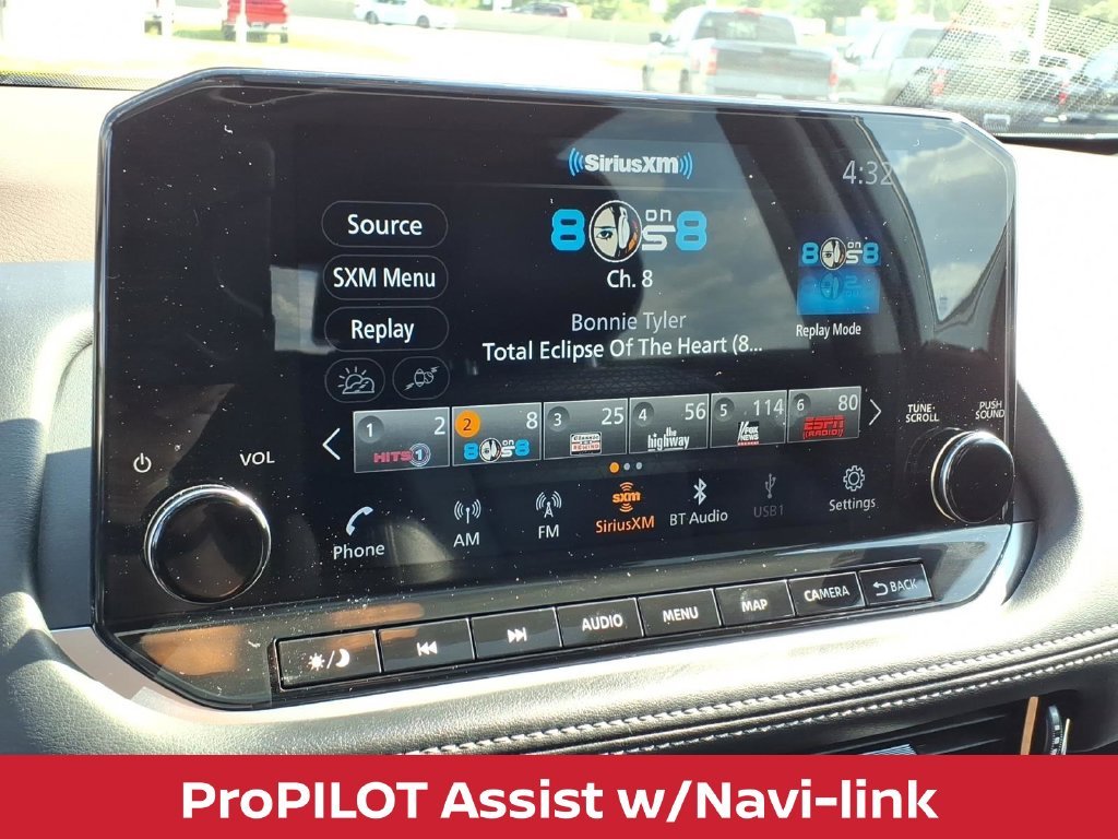 Used 2023 Pearl White Nissan SL premium w/heated leather seats & pano roof image 26