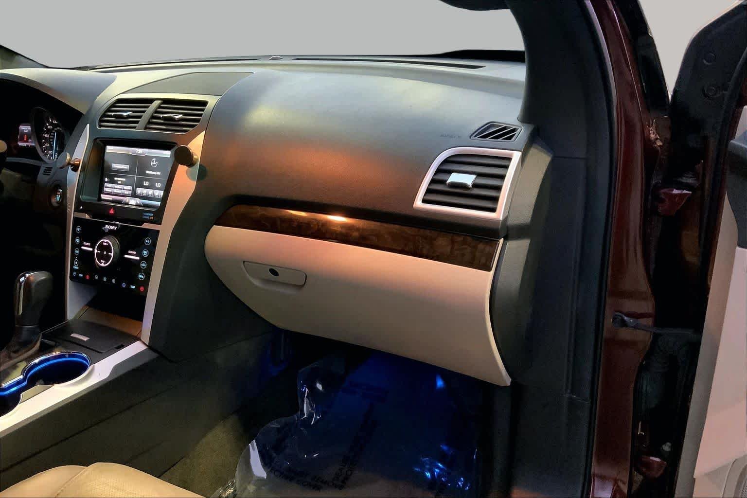 Used 2015 Bronze Fire Metallic Tinted Clearcoat Ford Limited image 16