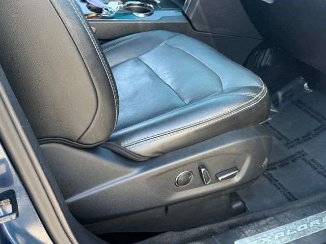 Used 2016 Blue Ford Limited image 39