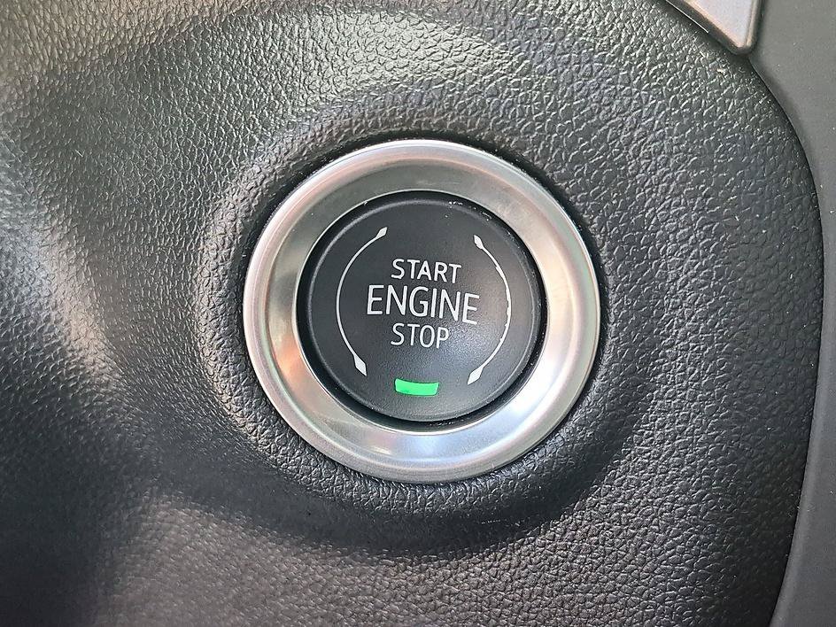 Used 2025 Black Chevrolet Custom image 25