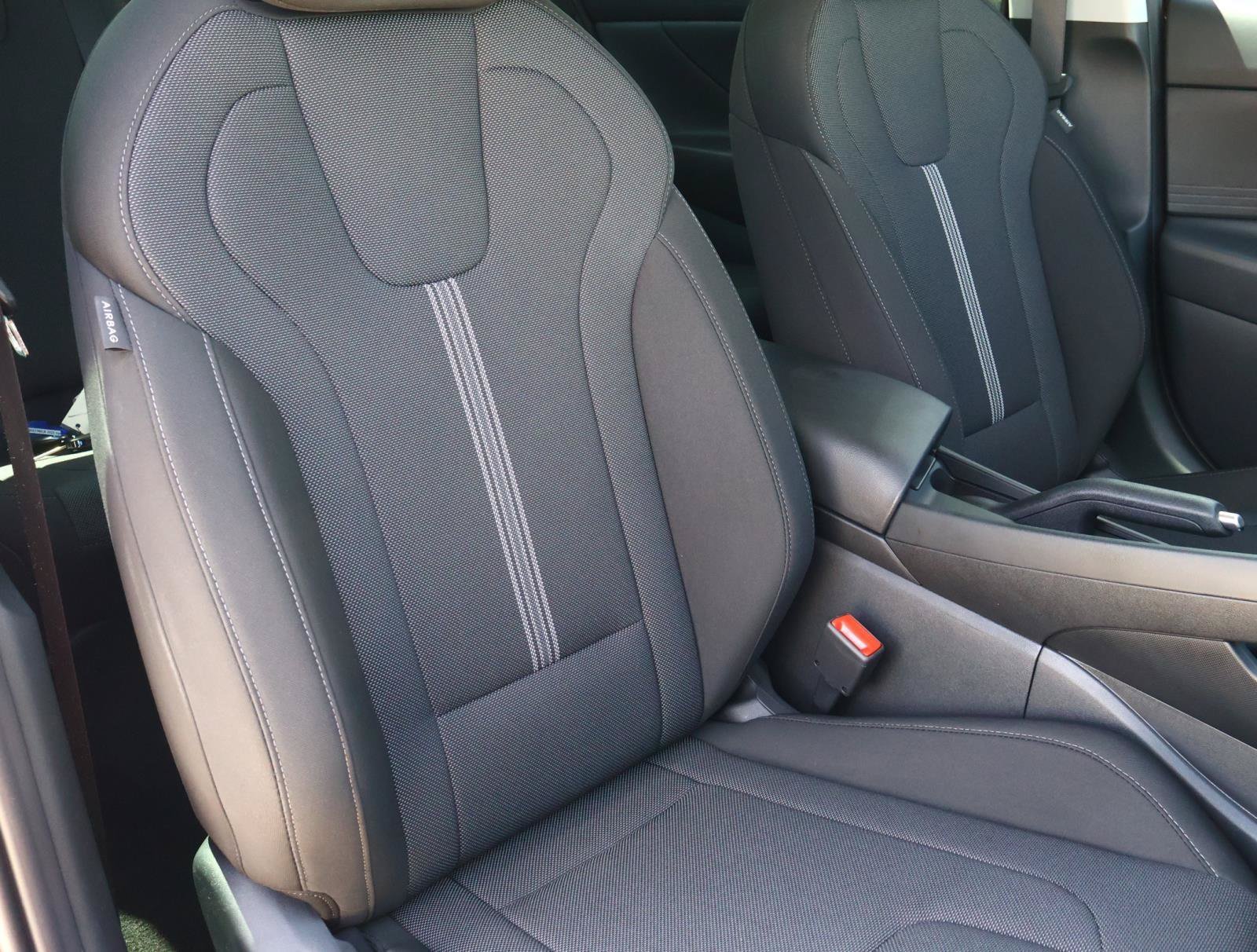 2026 Hyundai Elantra SE - Photo 16