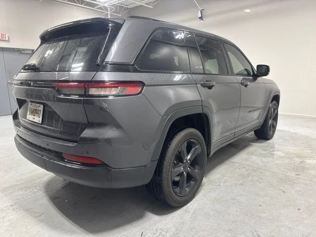 Used 2024 Gray Jeep Altitude X image 5