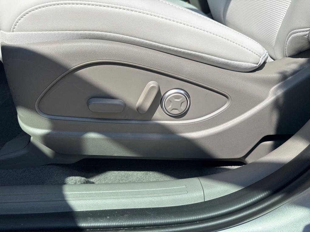 New 2026 Silver Hyundai SEL Premium AWD image 7
