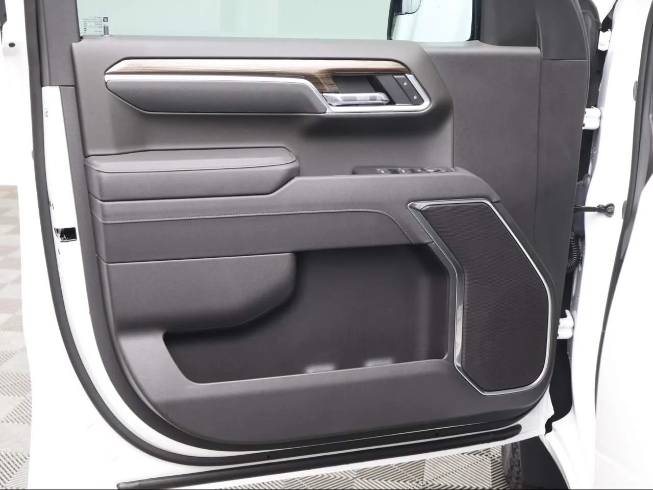 New 2026 Summit White Chevrolet LT image 30