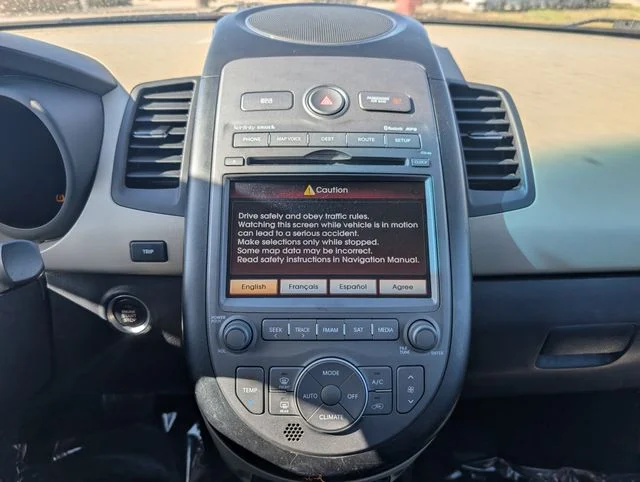 Used 2013 Silver Kia Exclaim image 12
