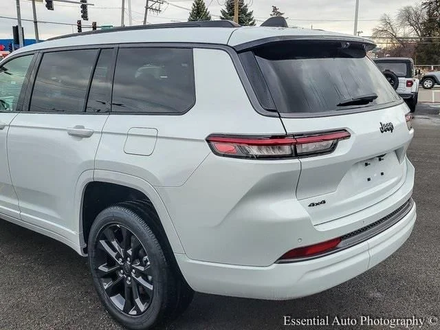 New 2026 Bright White Clear-Coat Exterior Paint Jeep Limited Reserve image 6