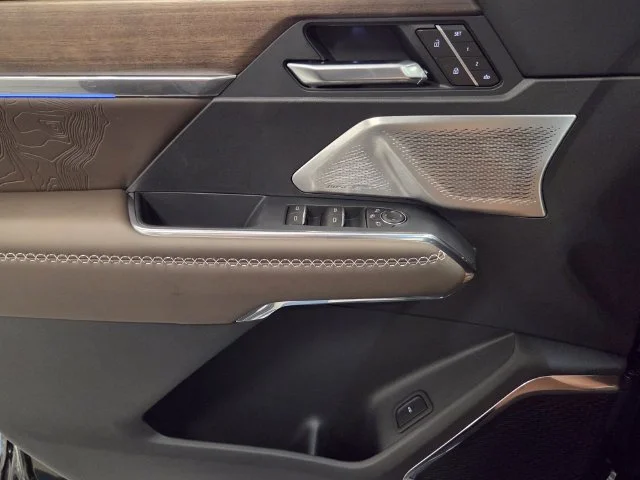 New 2027 Ebony Twilight Metallic GMC Denali Ultimate image 31