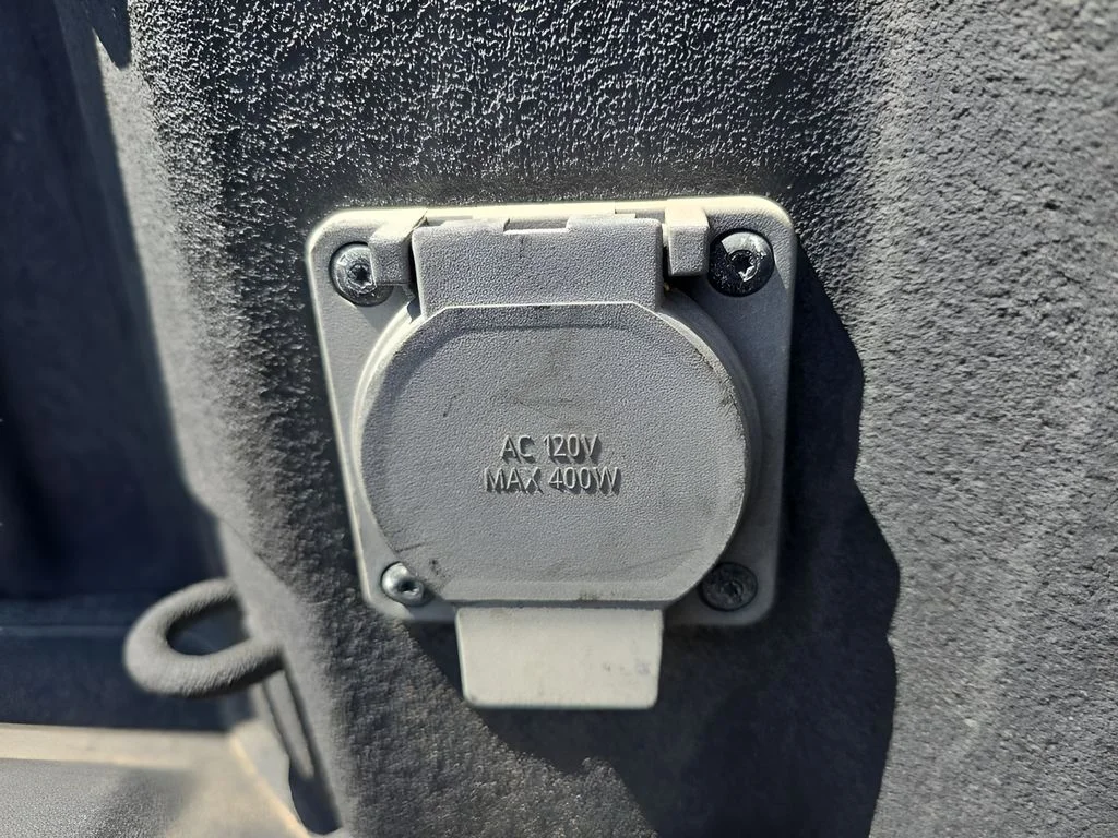 Used 2022 White Chevrolet Custom image 19