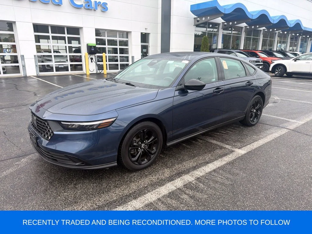 Used 2025  Honda SE image 2